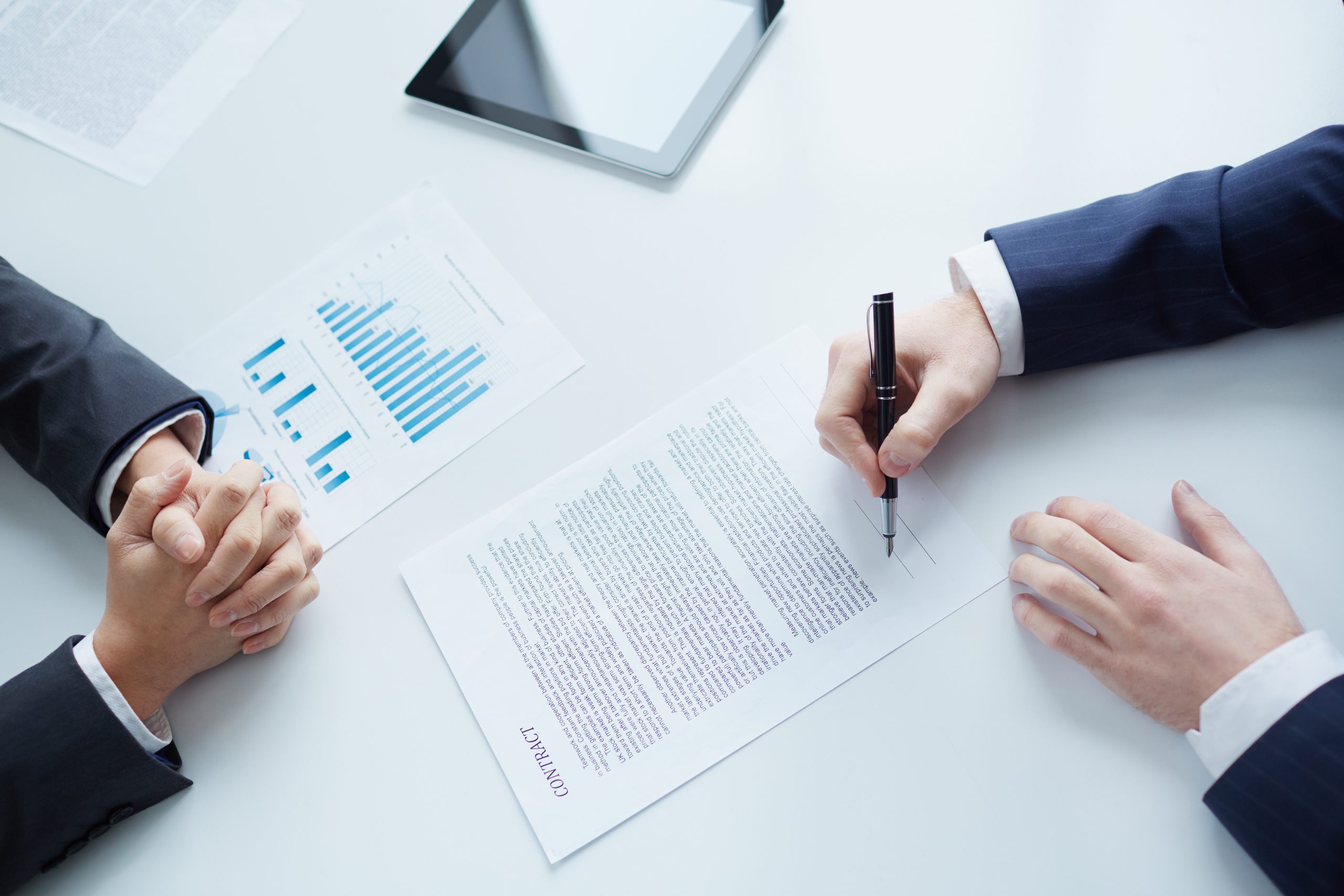 Contratto commerciale: spiegazioni e casi pratici